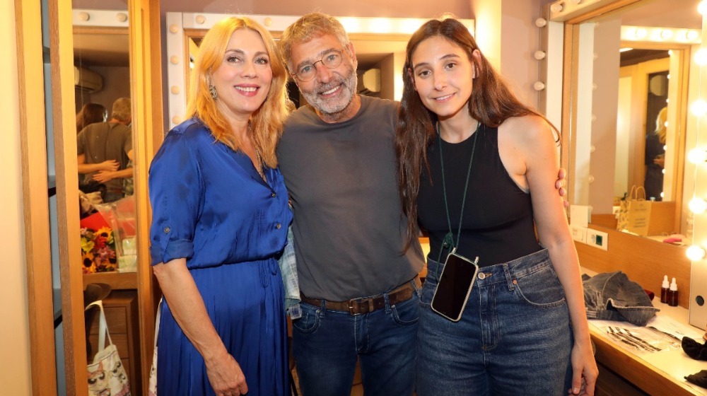 Φωτεινή Αθερίδου: Σταμάτησε συνέντευξη όταν ρωτήθηκε για τον χωρισμό του πατέρα της από την Καρύδη [βίντεο]